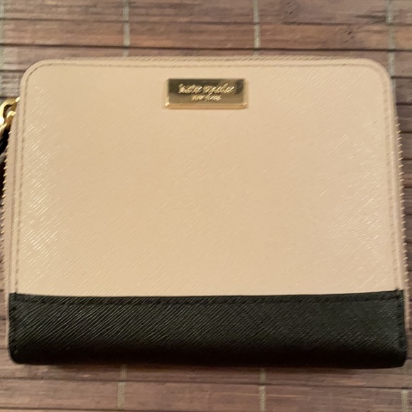 Kate Spade EUC Black & Tan Zip Around Wallet ♠️ - Picture 9 of 13